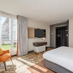 Doubletree By Hilton Paris Hotel