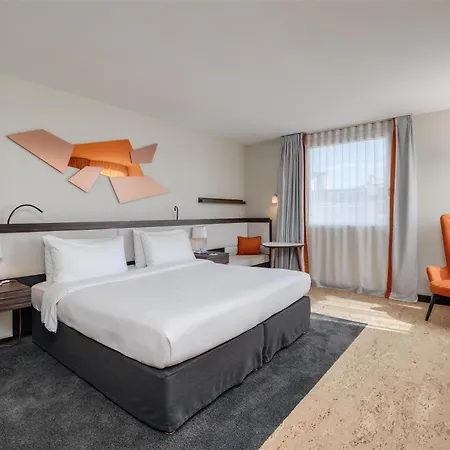 Hotel Doubletree By Hilton Paris Boulogne 4*