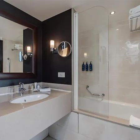 מלון Radisson Blu Hotel, Paris בולון-בילנקורט