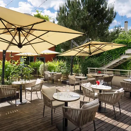 Hotell Doubletree By Hilton Paris 4*