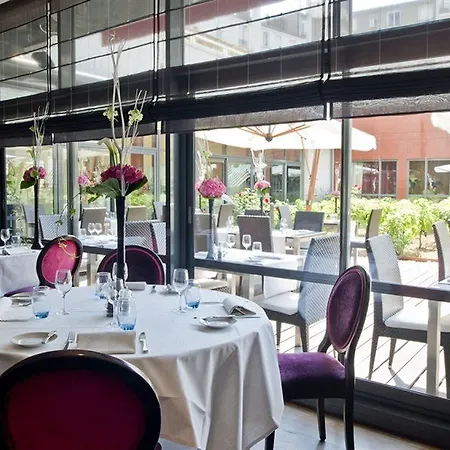 Radisson Blu Hotel, Paris מלון בולון-בילנקורט