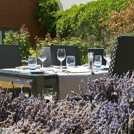 Hotel Radisson Blu Hotel, Paris 4*