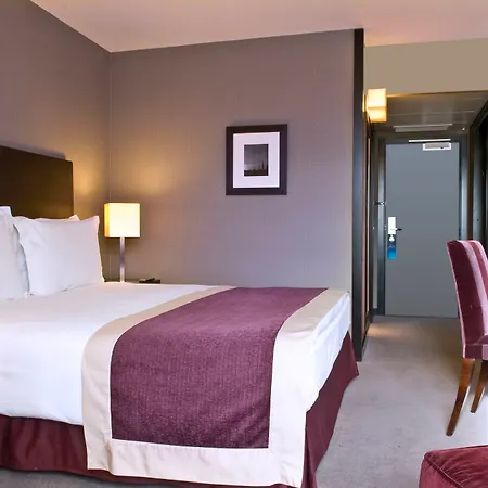 Radisson Blu Hotel, Paris מלון בולון-בילנקורט