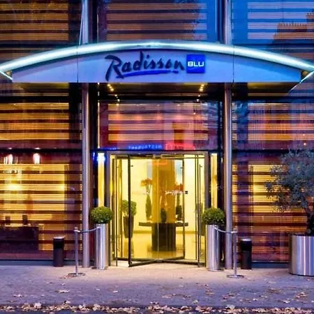 Radisson Blu Hotel, Paris מלון בולון-בילנקורט