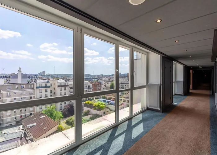 Doubletree By Hilton Paris Hotel